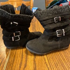 Black size 8.5 boots